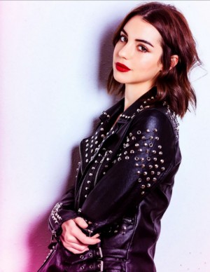 photos Adelaide Kane