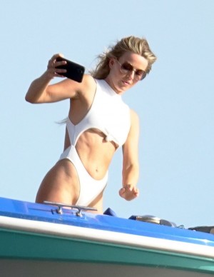 photos Julianne Hough