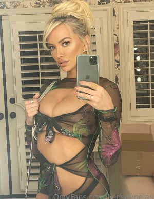 photos Lindsey Pelas